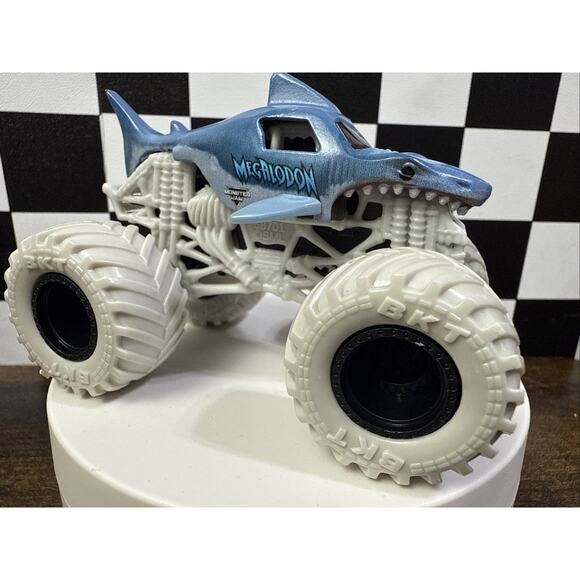 Monster Jam Megalodon Spin Master Loose White Tires & Frame - Picture 5 of 8